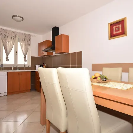 Appartement Davor-3 *