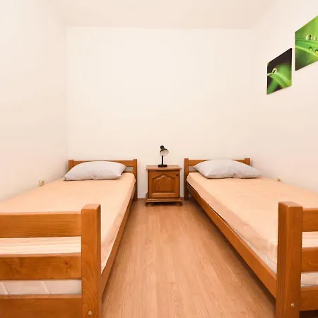 Apartment Davor-3 *